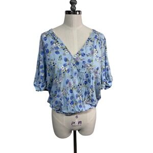 Time After Time Blue Floral Surplice Crop‎ Top Half Puff Sleeve Size Large